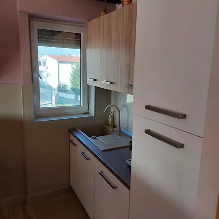 Moderne In Mit Terrasse, Grill Und Garten